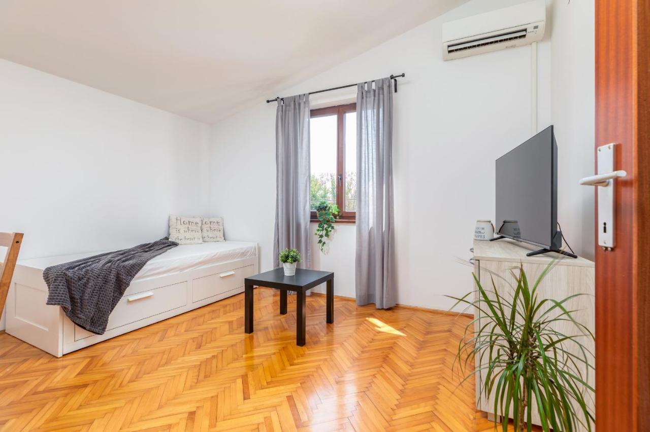 Apartment Tesic Close To The Sea With Shared 4Xbicycles ฟาชานา ภายนอก รูปภาพ