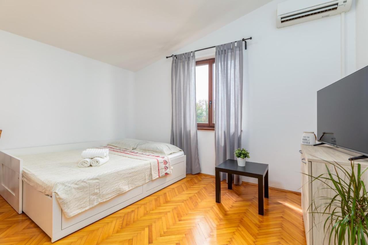 Apartment Tesic Close To The Sea With Shared 4Xbicycles ฟาชานา ภายนอก รูปภาพ