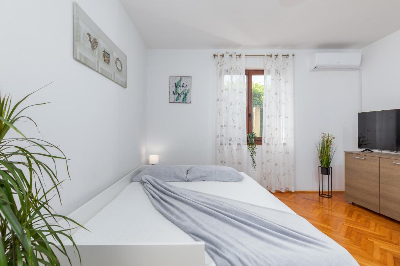 Apartment Tesic Close To The Sea With Shared 4Xbicycles ฟาชานา ภายนอก รูปภาพ
