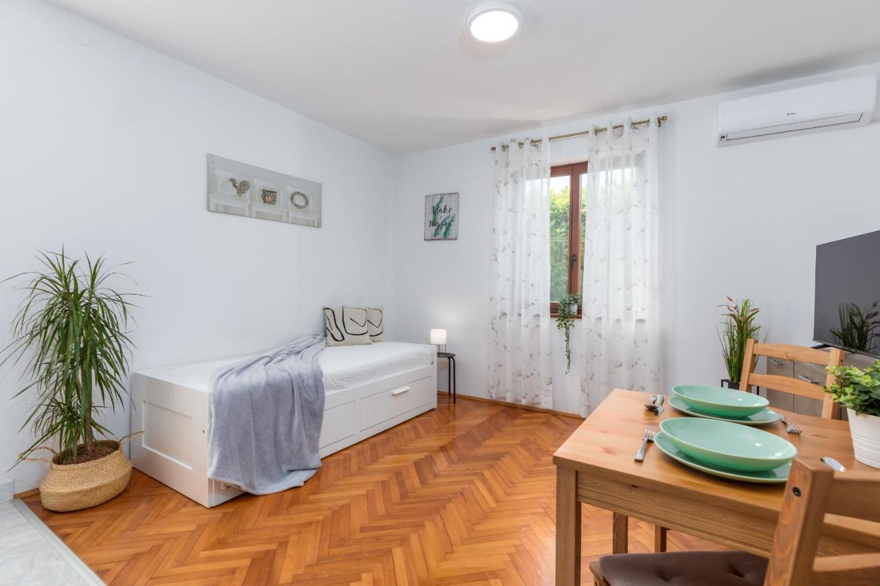 Apartment Tesic Close To The Sea With Shared 4Xbicycles ฟาชานา ภายนอก รูปภาพ